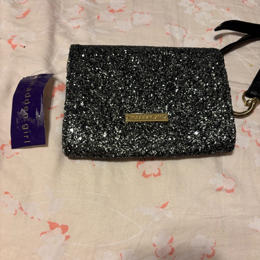 Madden Girl  emerald green Sparkle Wristlet